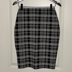 💙 3/$21 Atmosphere Black & White Plaid Pencil Skirt (Size 4)